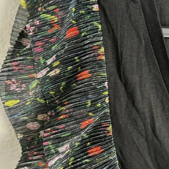 ☀️Vanessa Virginia Flutter Sleeve Black T-Shirt - Picture 3 of 5
